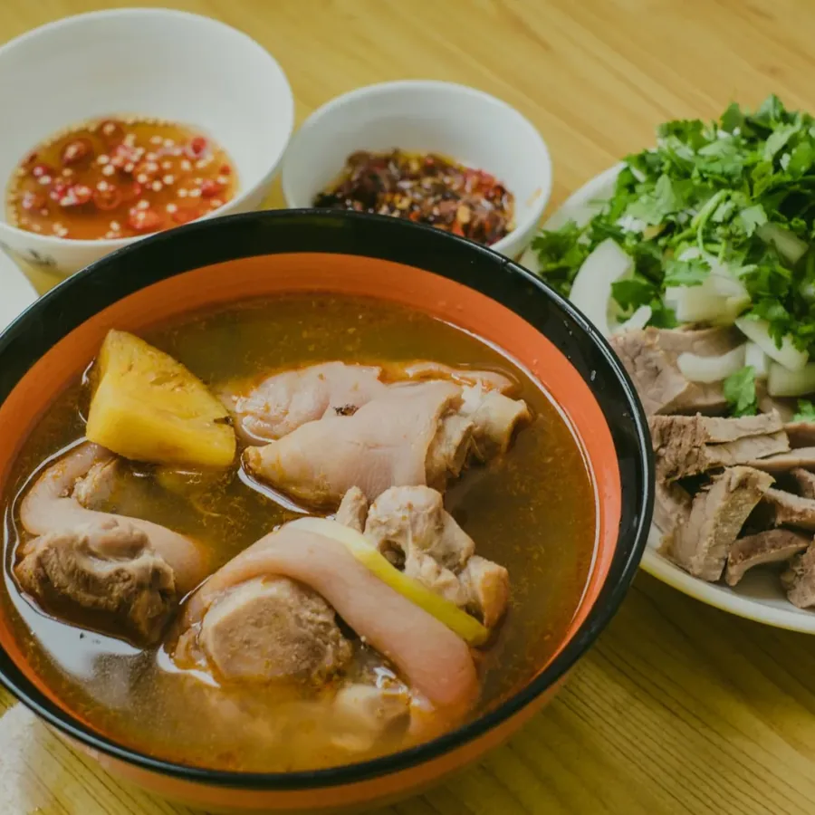 Sân ngoài trời buổi tối